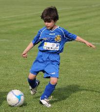 Trainingssituation Fußballtechnik bei CultKick Leipzig
Kinder spielen Fußball bei einem CultKick Training
Jugendliche verbessern Ballkontrolle im Fußballtraining
Fußballschulung Koordination und Spielverständnis in Leipzig